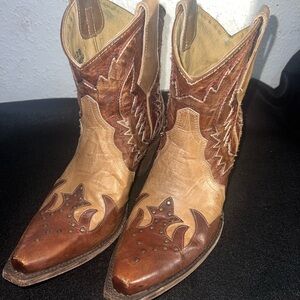 Cavender's Women's 6 1/5 B Thali Bone & Brass W/Studs Snip Toe Western Booties
